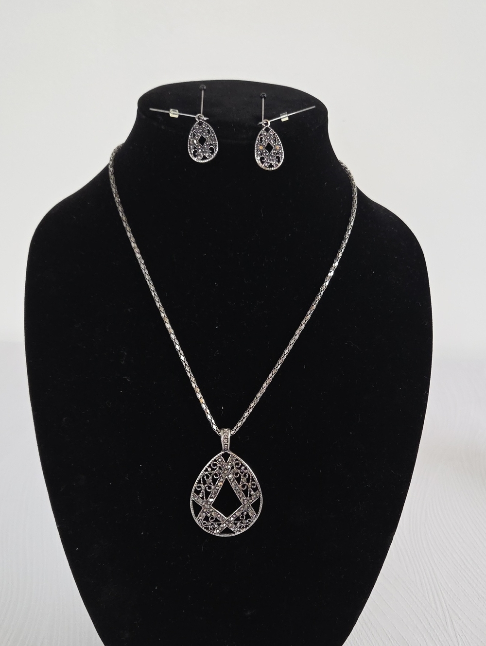 Vintage East 5th Silver Filigree Teardrop Necklace with Matching Earrings